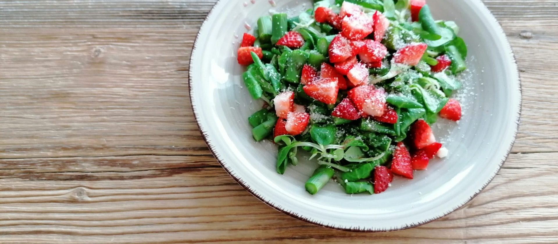 Spargel-Erdbeer-Salat - Leichter Genuss schnell zubereitet Rezept mit ...
